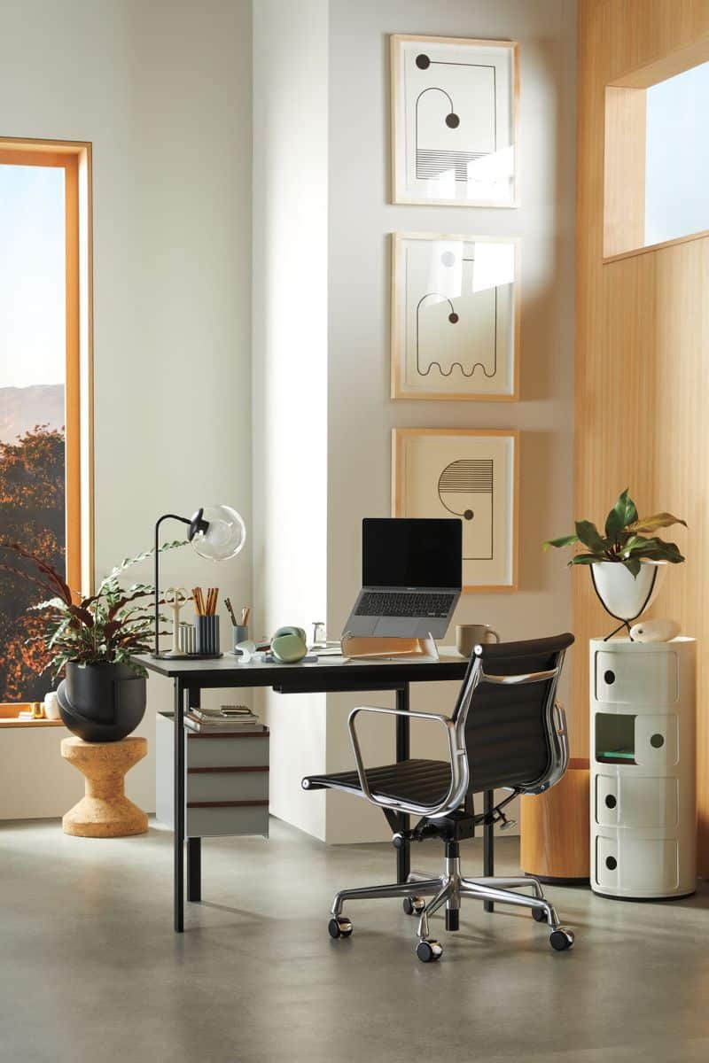 cadeira herman miller em um escritório home office