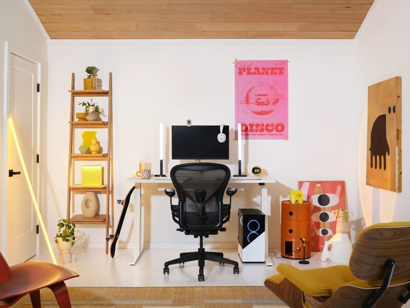 Escrótio moderno com decoração criativa e colorida.