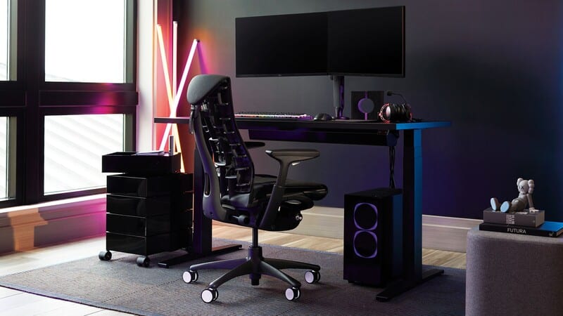 Escritório moderno com cadeira ergonômica e monitor duplo