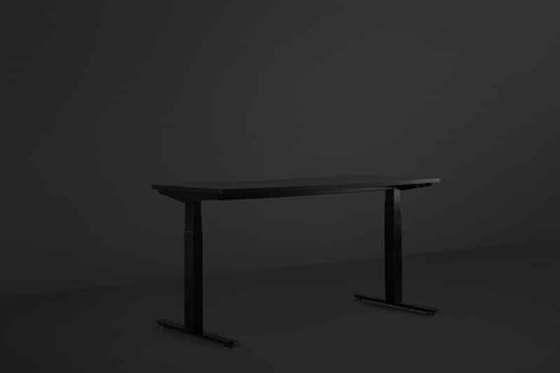 Mesa moderna e ajustável em altura