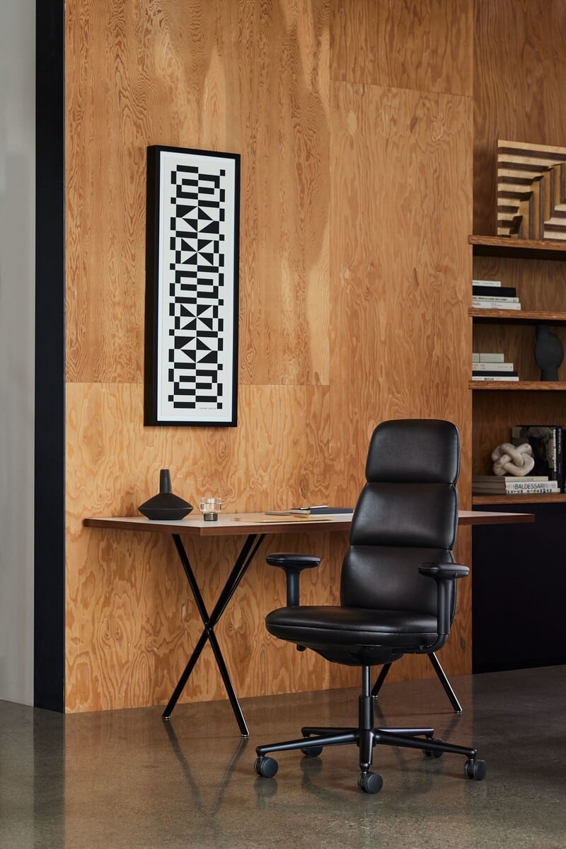 Cadeira de escritório moderna em ambiente minimalista