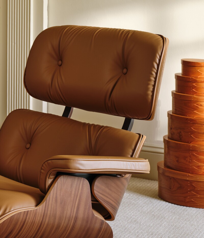 Poltrona de design moderno em couro marrom