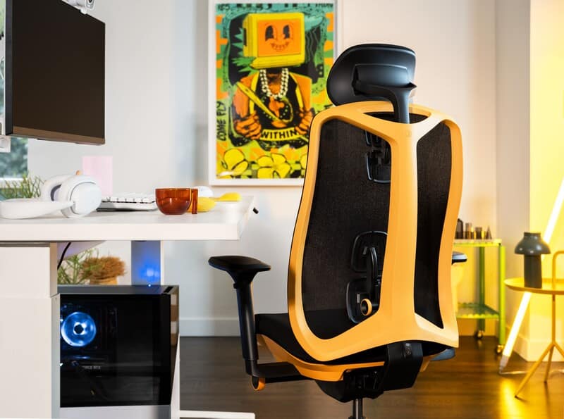 Cadeira ergonômica moderna em ambiente de trabalho