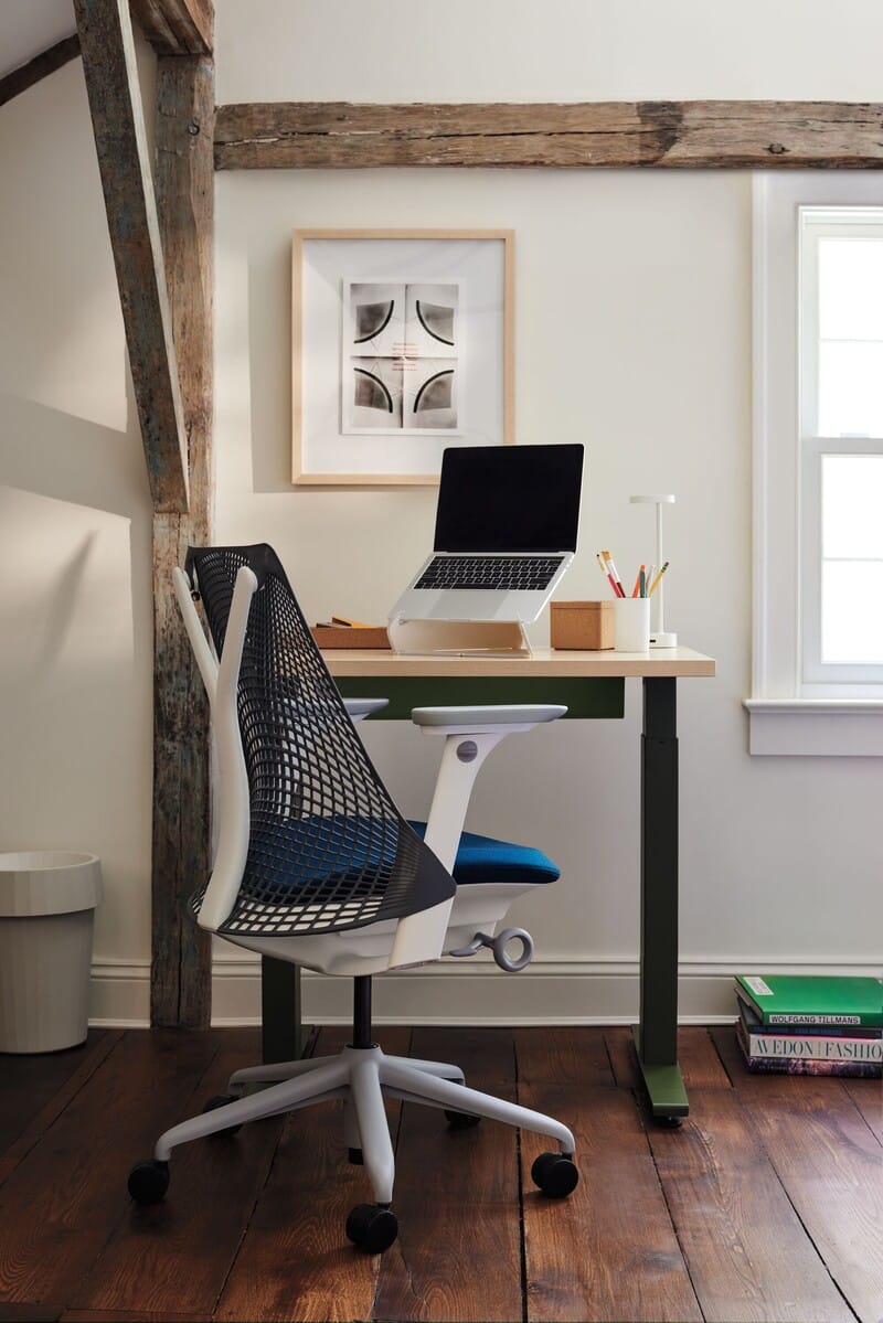 Escrivaninha moderna com cadeira ergonômica